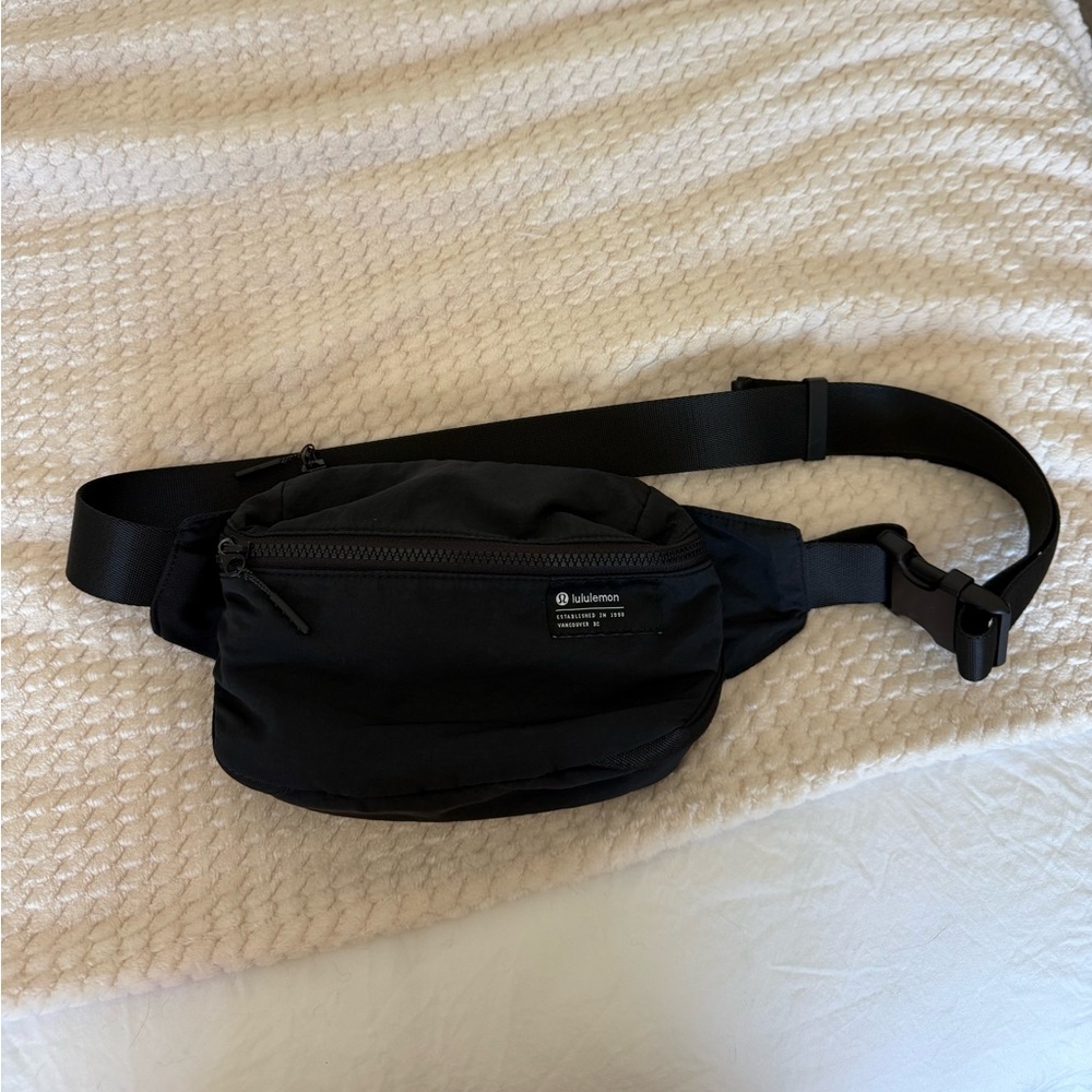 lululemon athletica Black Crossbody Waist Bag